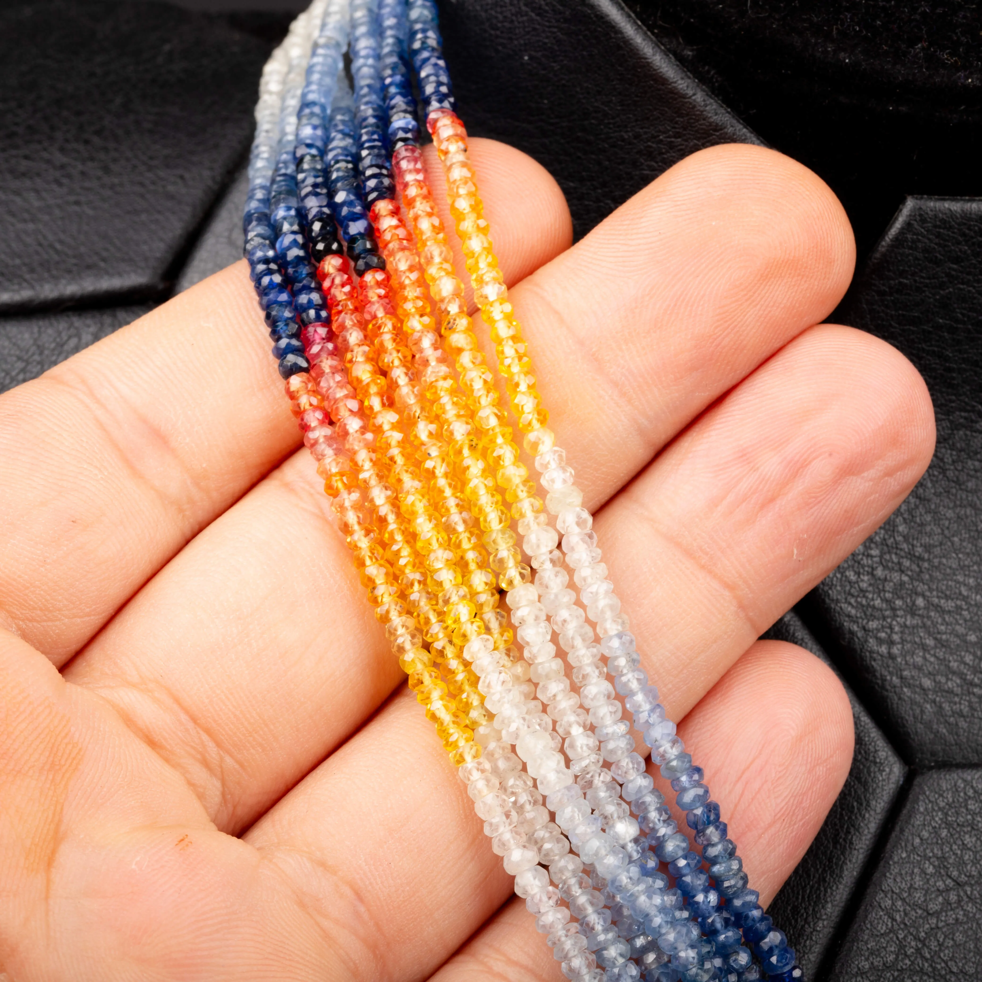 Collier in Zaffiri Naturali Multicolore – 7 Fili di Eleganza Cromatica