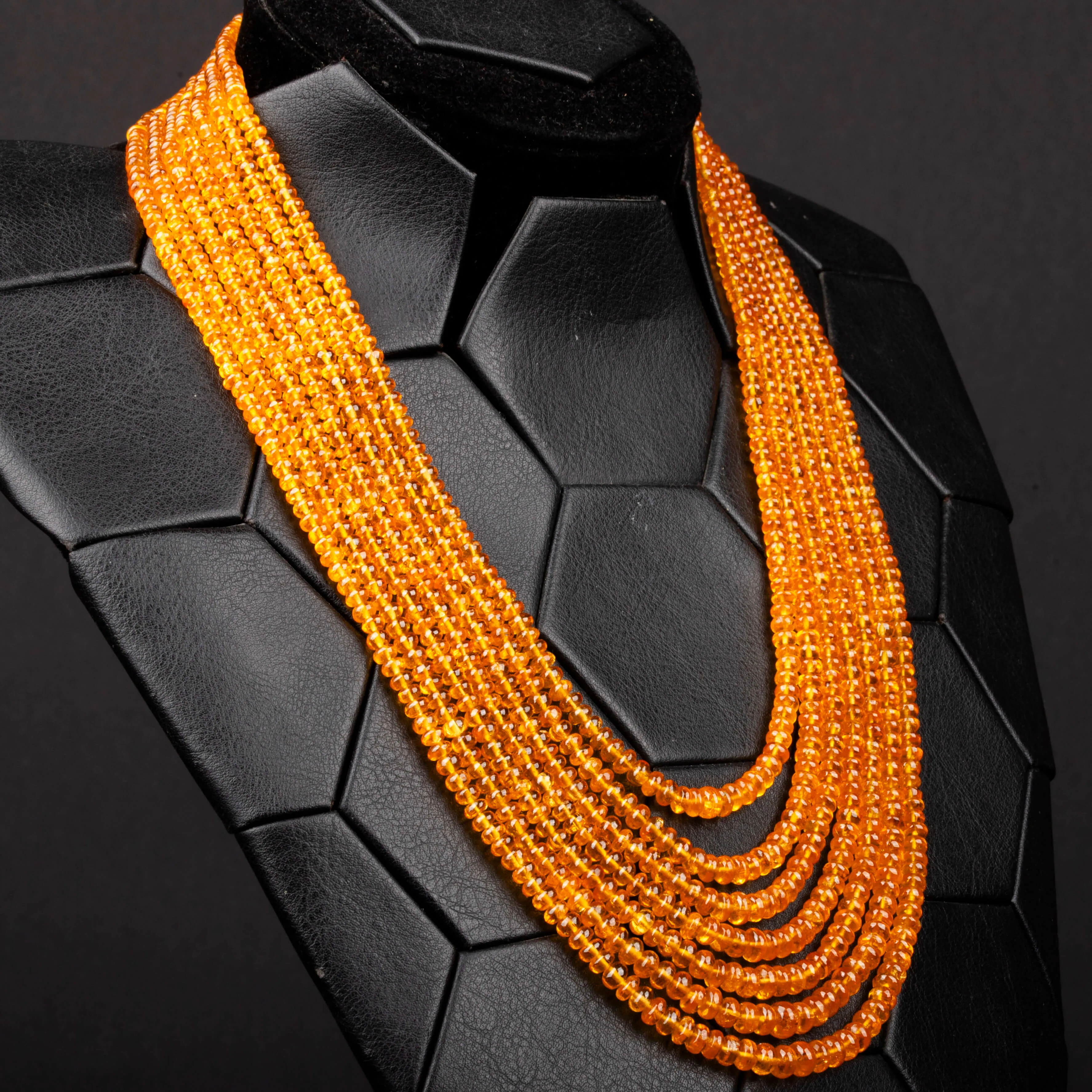 Collier in Zaffiri Arancioni – 760 Carati di Luminosità Solare