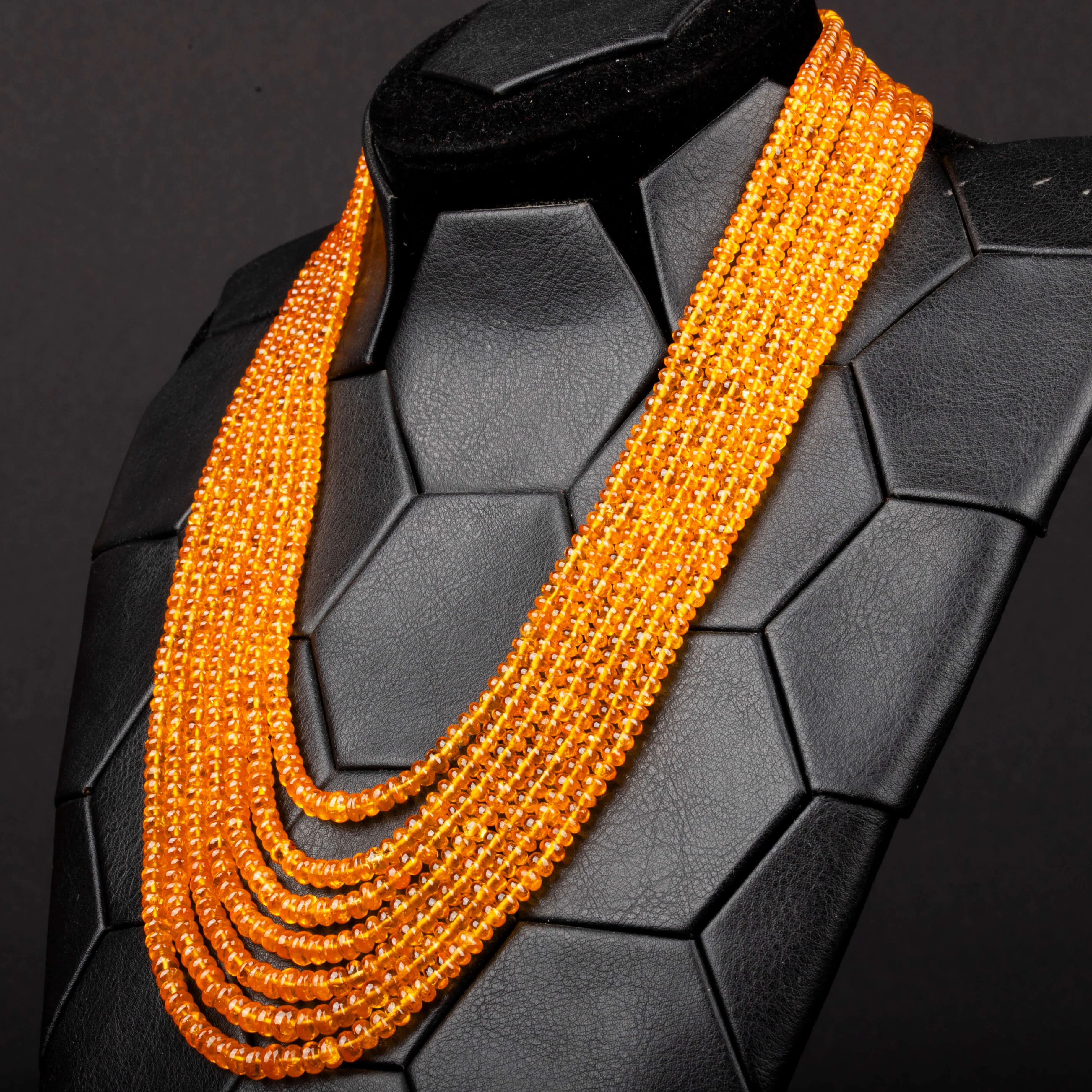 Collier in Zaffiri Arancioni – 760 Carati di Luminosità Solare