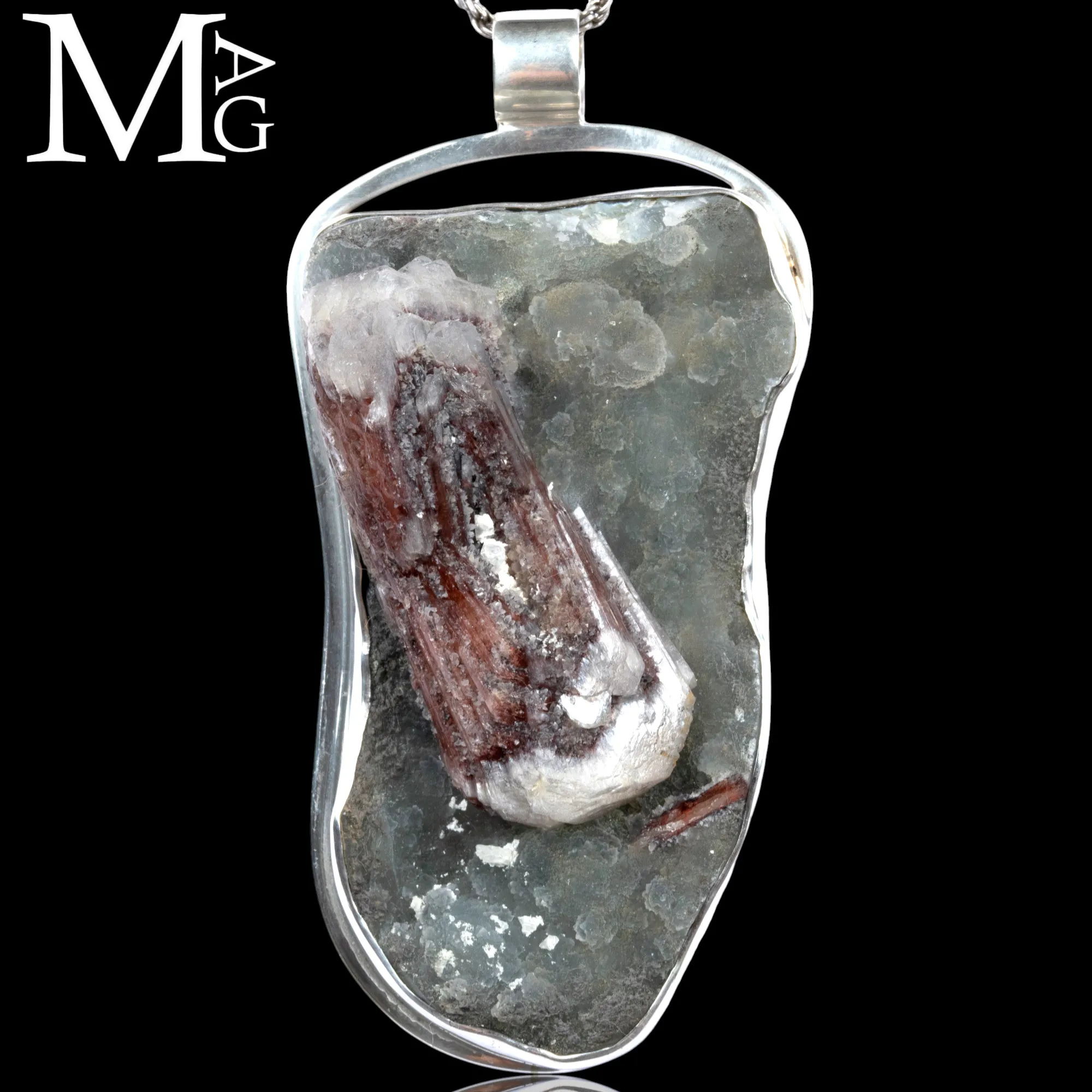 Ciondolo con Scolecite Rossa Naturale su Stilbite