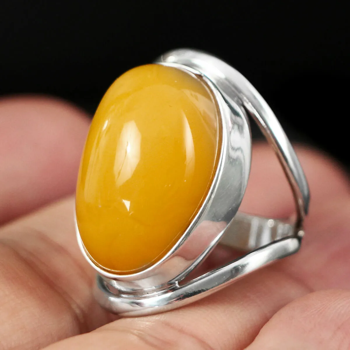 Anello in Ambra