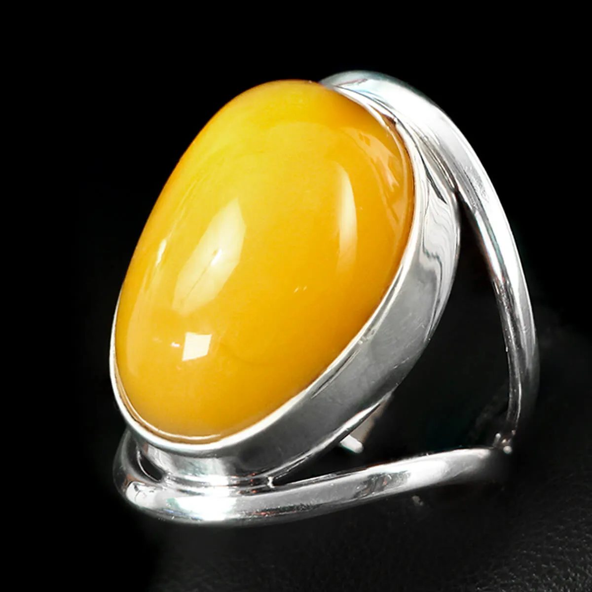 Anello in Ambra