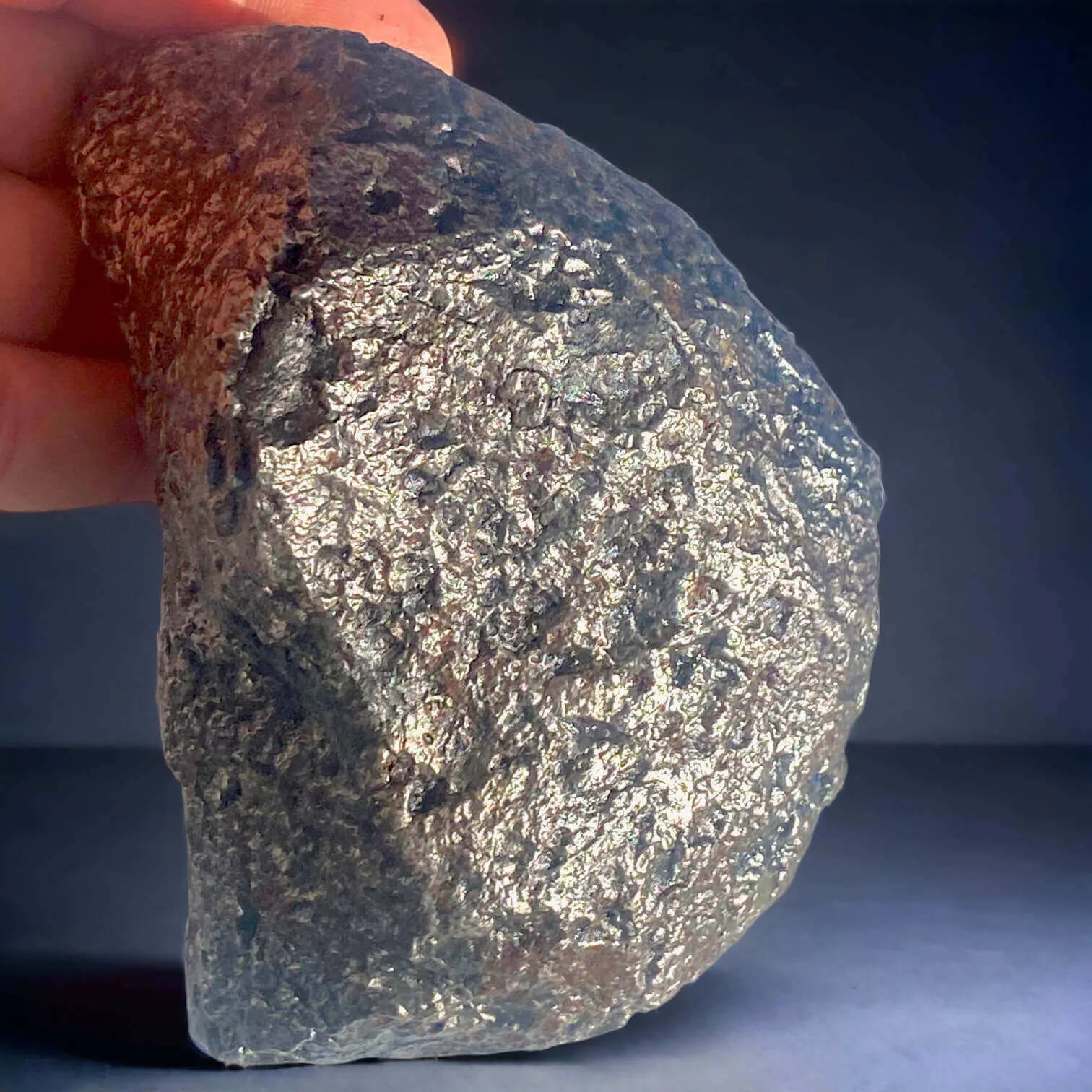 Meteorite Campo del Cielo da 2,5 kg su Base in Legno ed Acciaio.