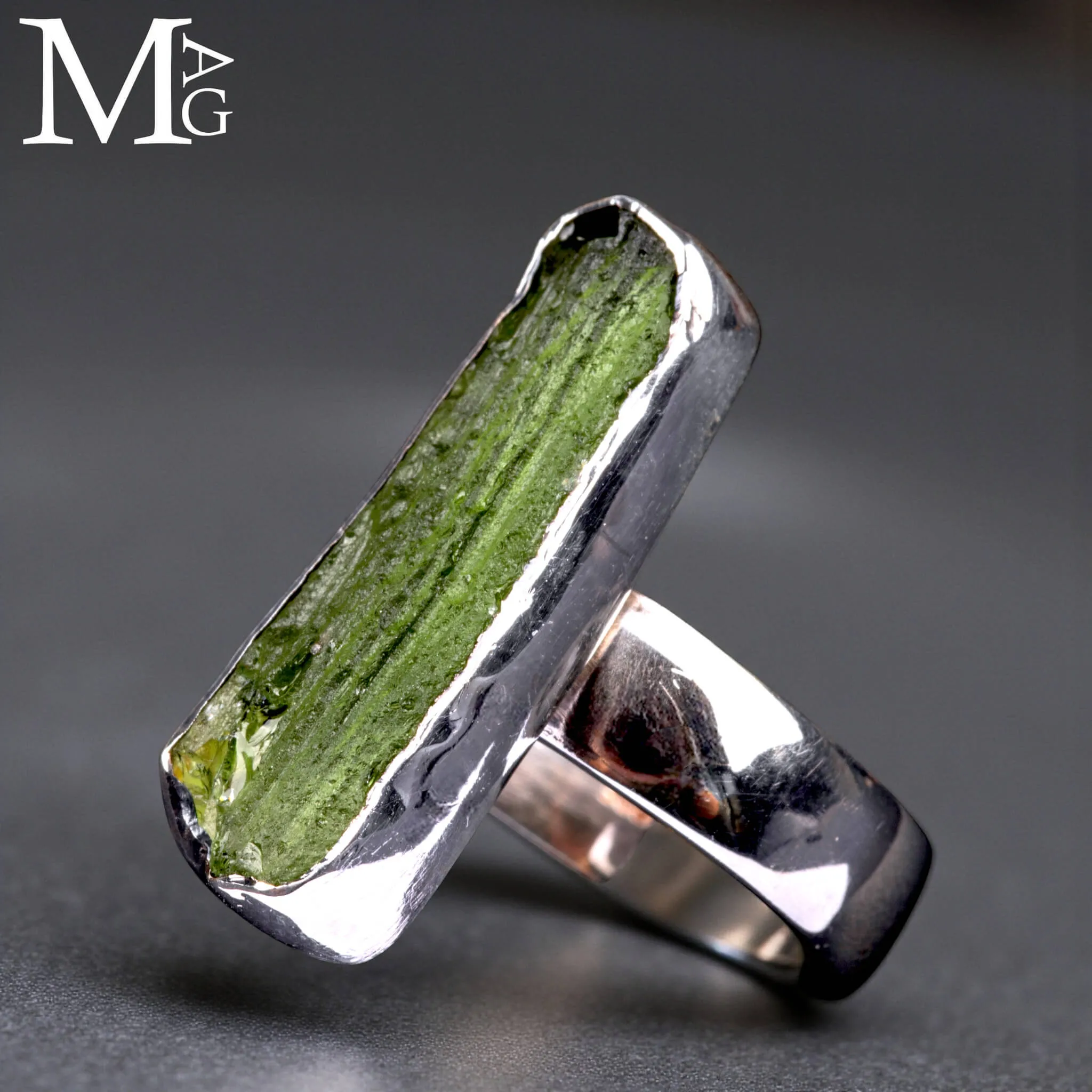 Anello in Argento con Moldavite.