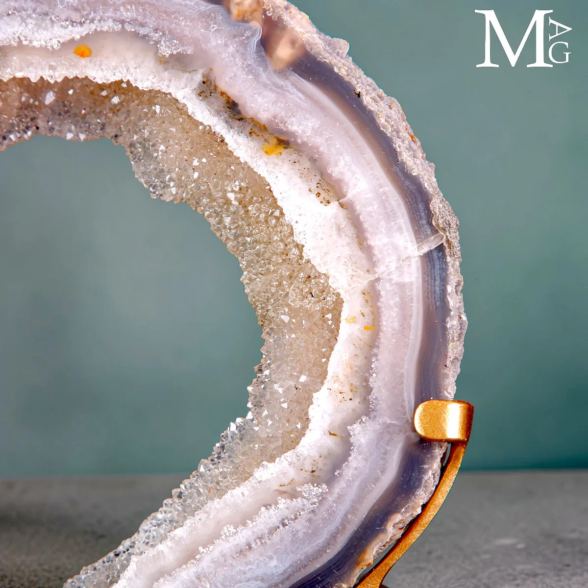 Geode di Agata Naturale con Drusa di Quarzo su Base in Ferro Decorativa