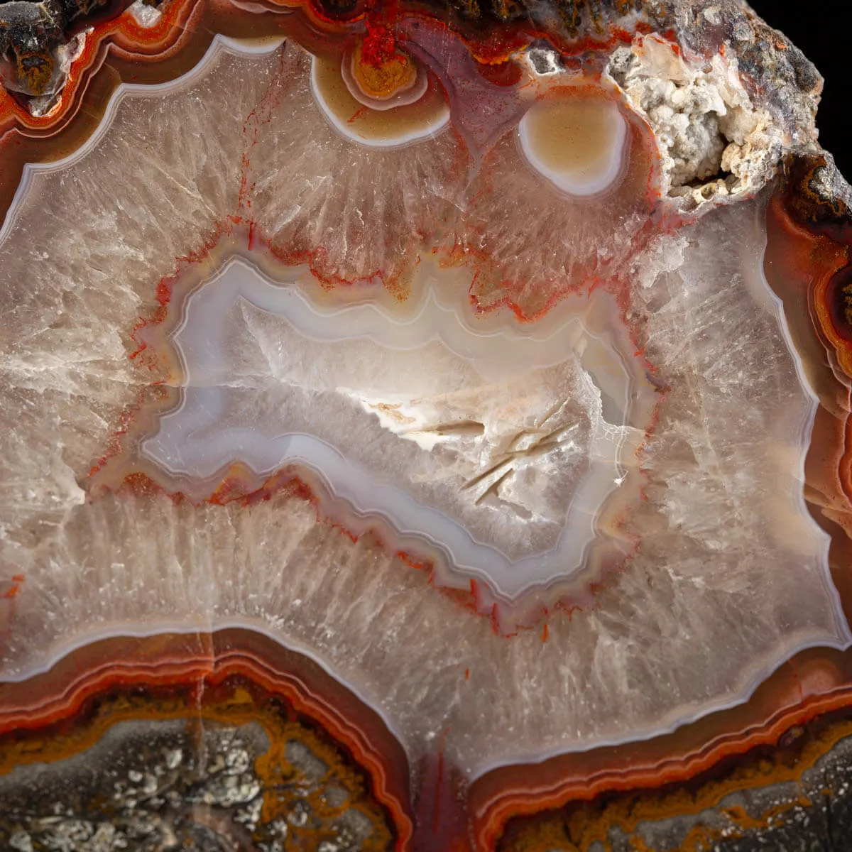 Geode Agata Rossa su base Decorativa