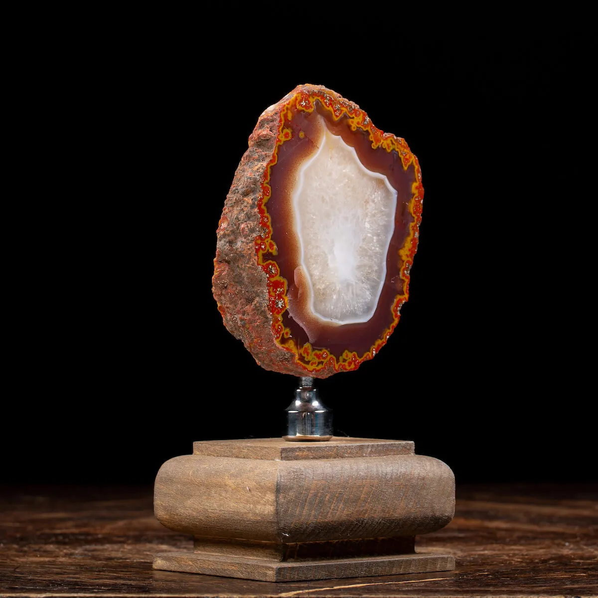 Geode Agata su Piedistallo