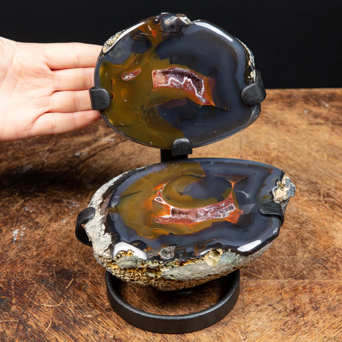 Geode Agata Sezionata Su Base