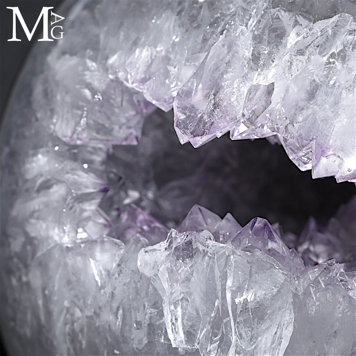 Sfera in Agata Naturale con Geode di Quarzo e Ametista.