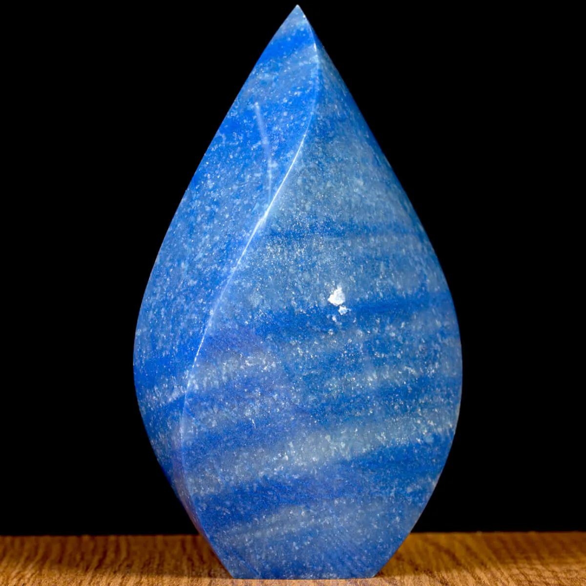 Scultura Fiamma in Quarzo Blu.