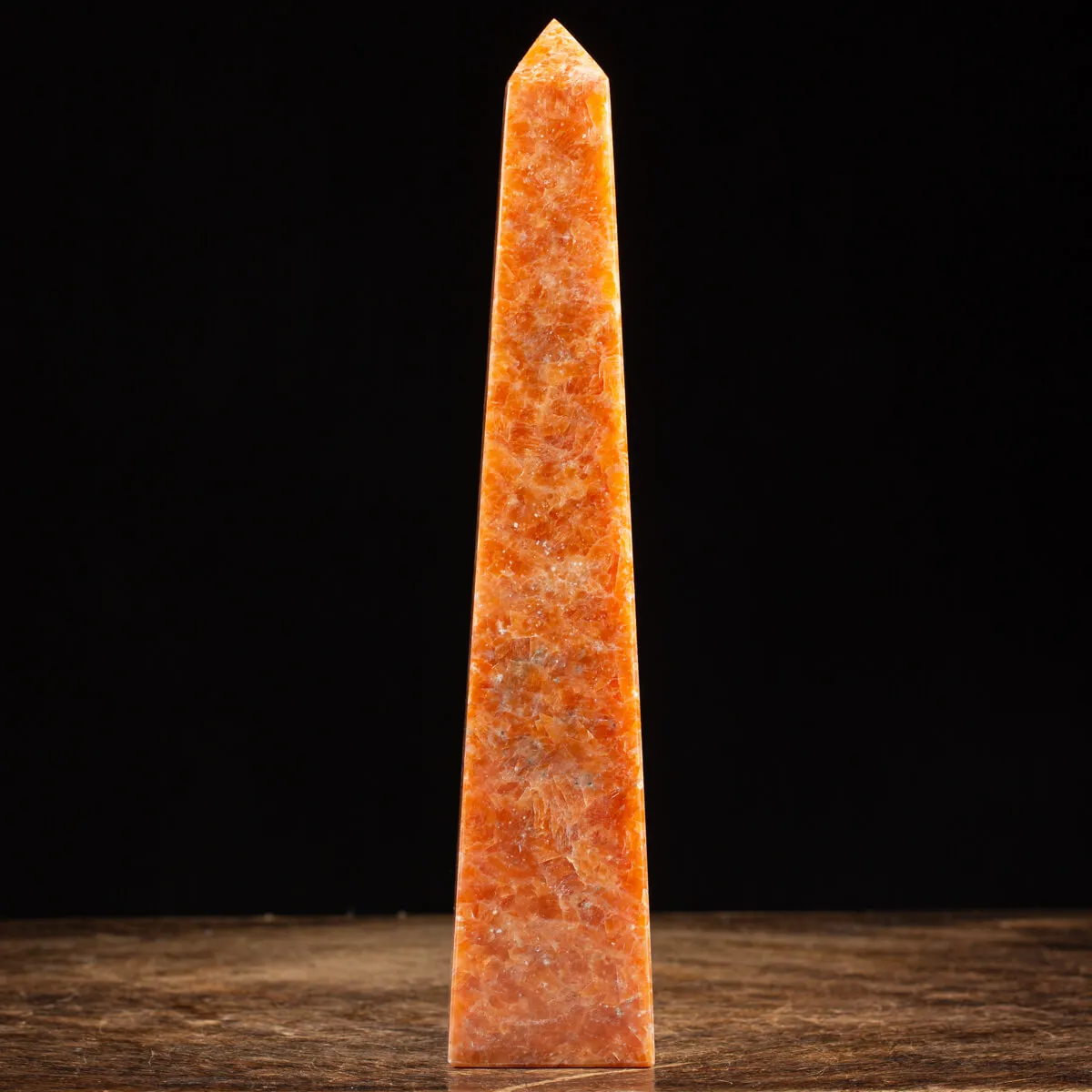 Obelisco in Calcite