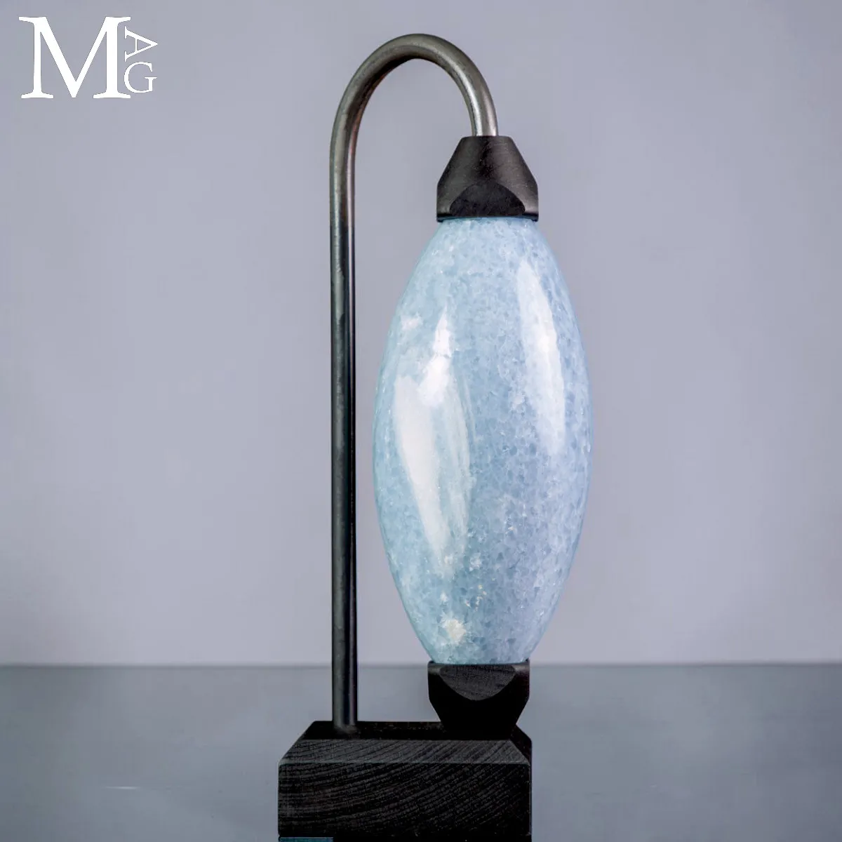 Shiva Lingam in Calcite Blue – Elemento di Design