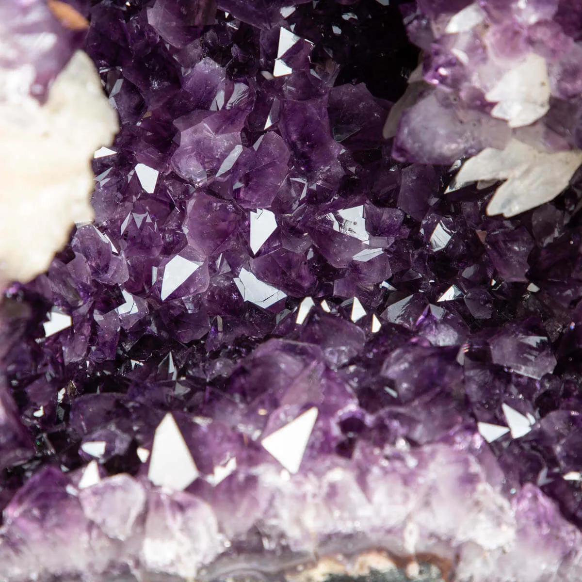 Geode di  Ametista - Grotta di cristalli Viola con Calcite