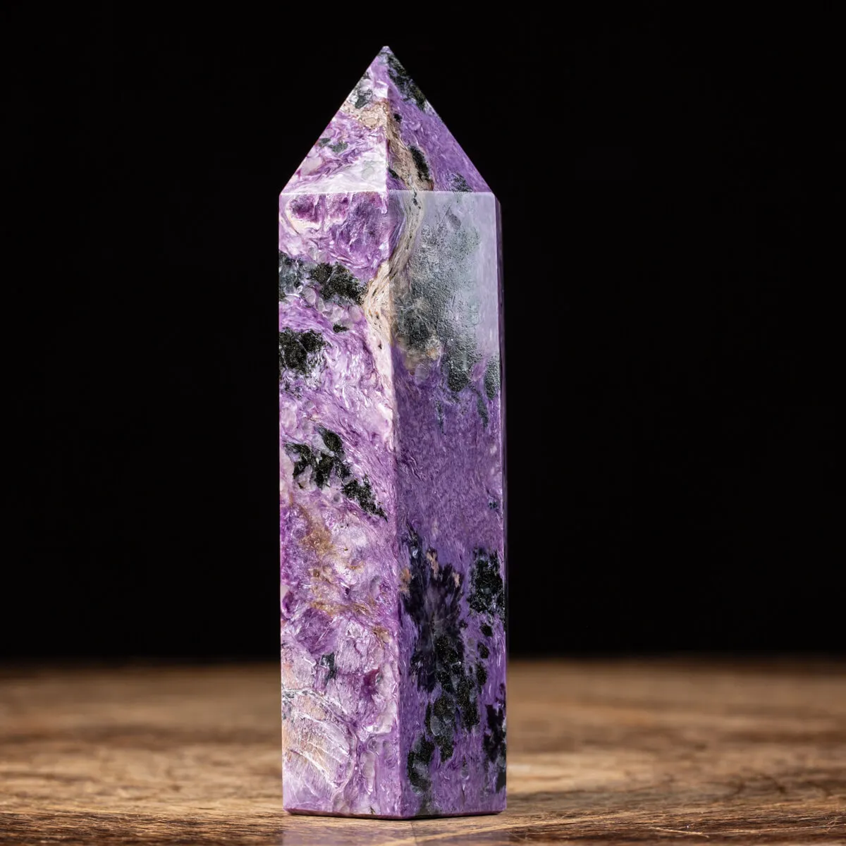 Obelisco in Charoite