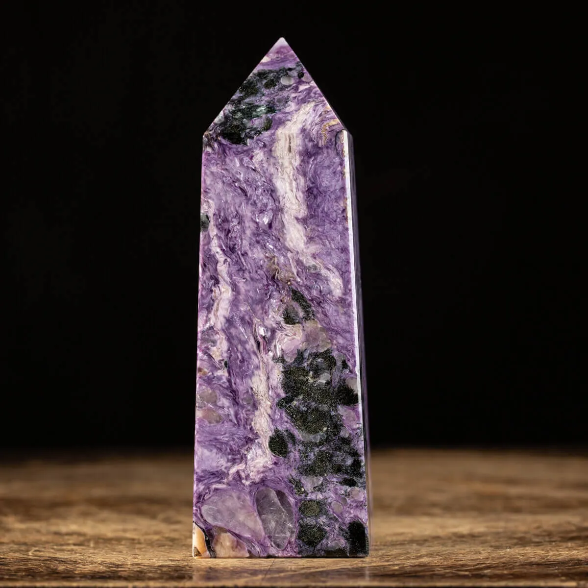Obelisco in Charoite