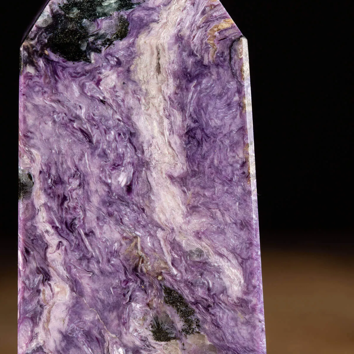 Obelisco in Charoite