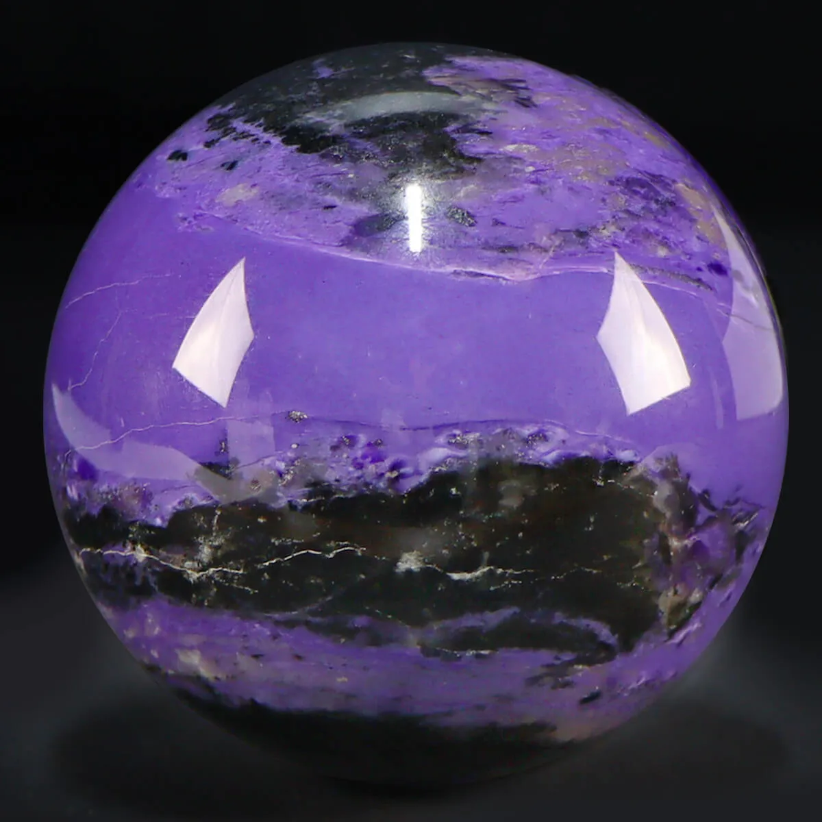 Sfera in Charoite