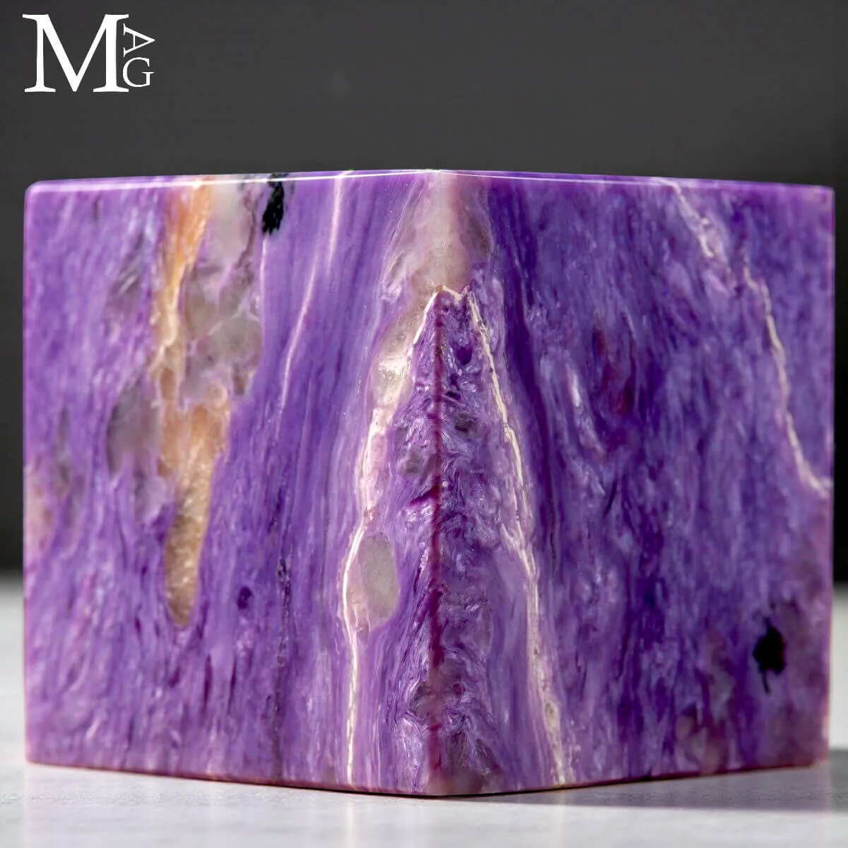 Cubo in Charoite , prima scelta
