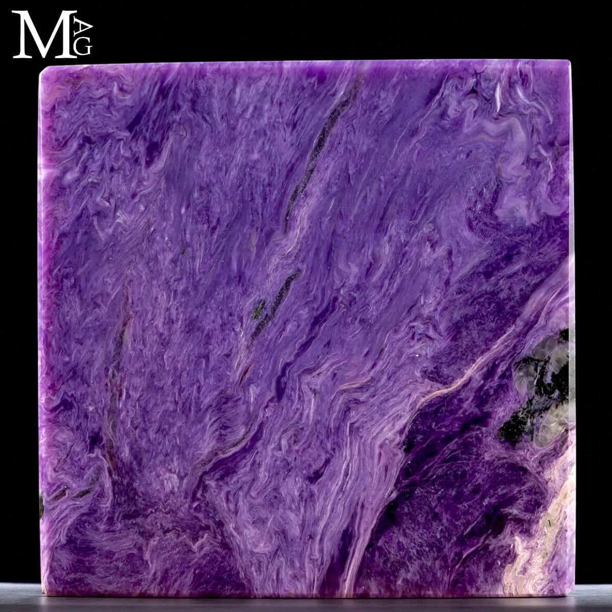 Cubo in Charoite  della Siberia.