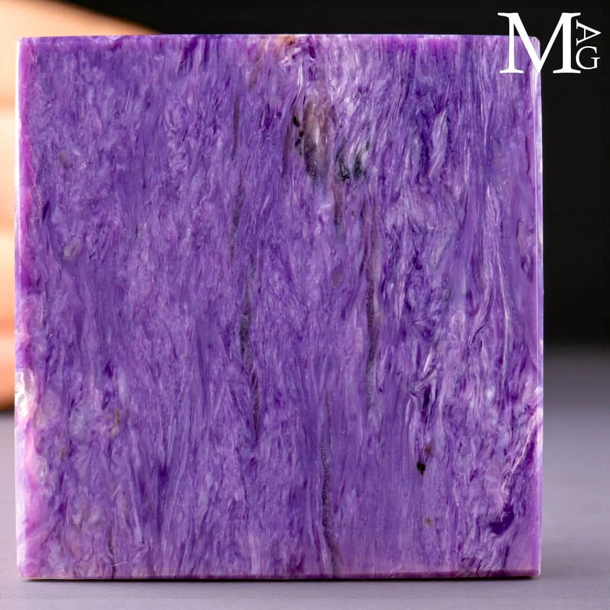 Cubo in Charoite  della Siberia.