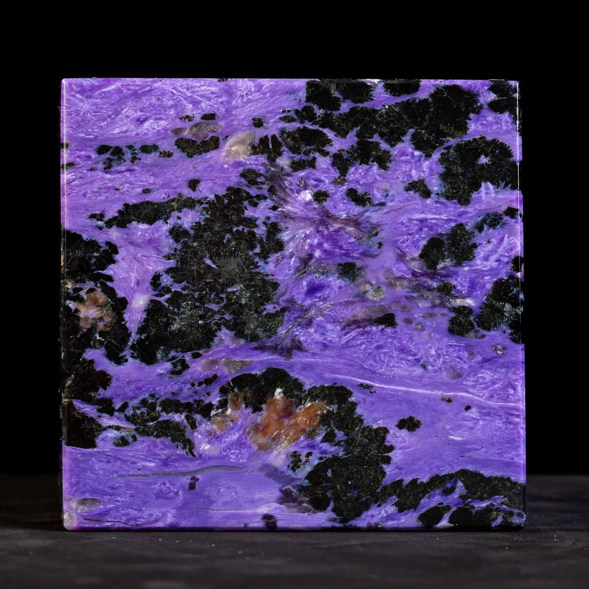 Straordinario Cubo in Charoite