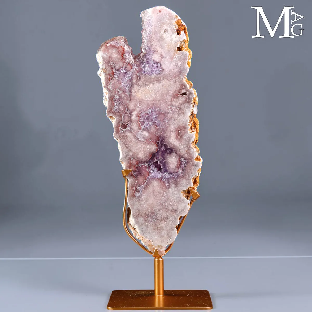 Fetta di Geode Naturale di Ametista Rosa su Base Dorata
