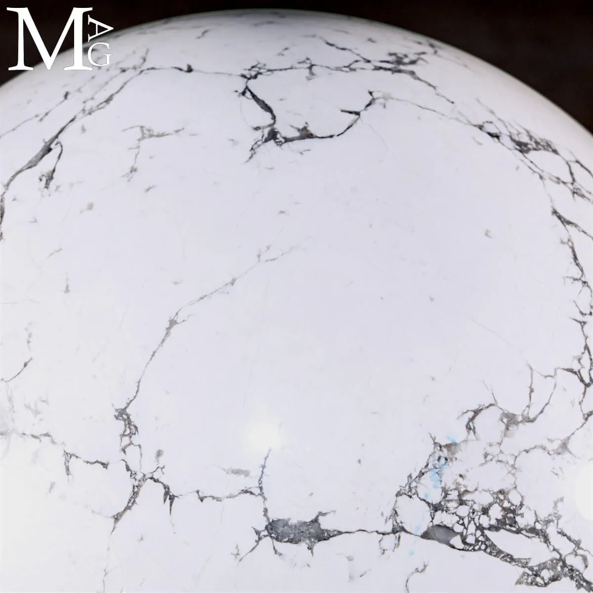Grande Sfera in Howlite Naturale.