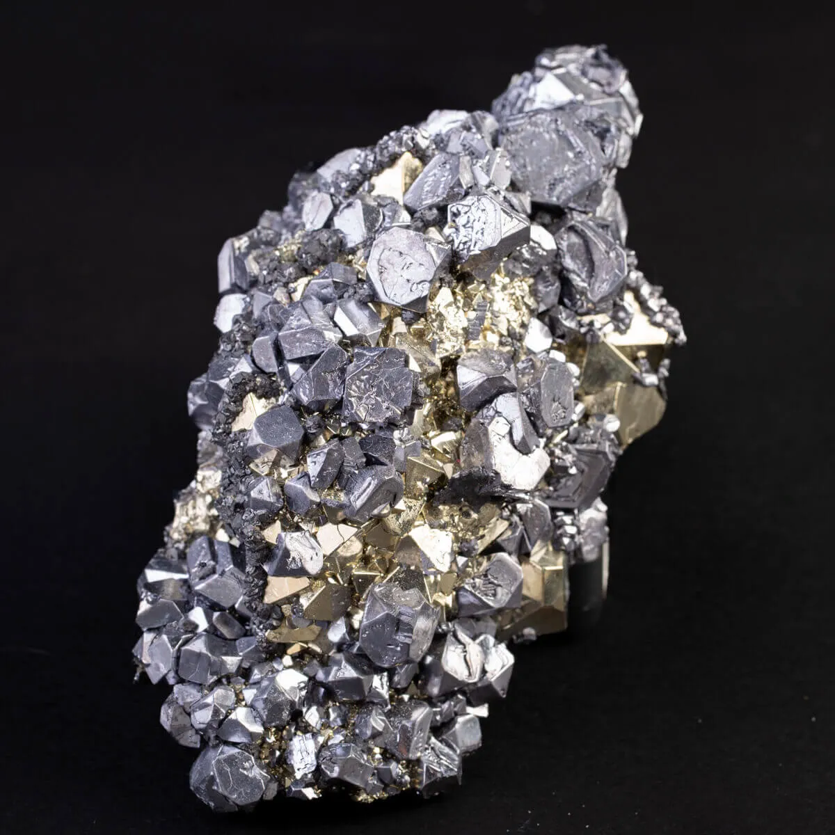 Cristalli di Galena su Pirite Ottaedrica.