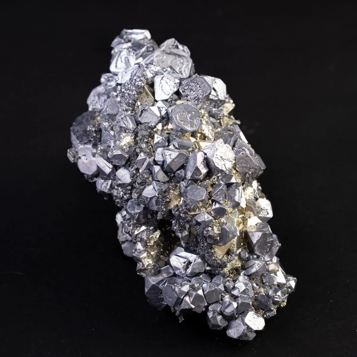 Cristalli di Galena su Pirite Ottaedrica.