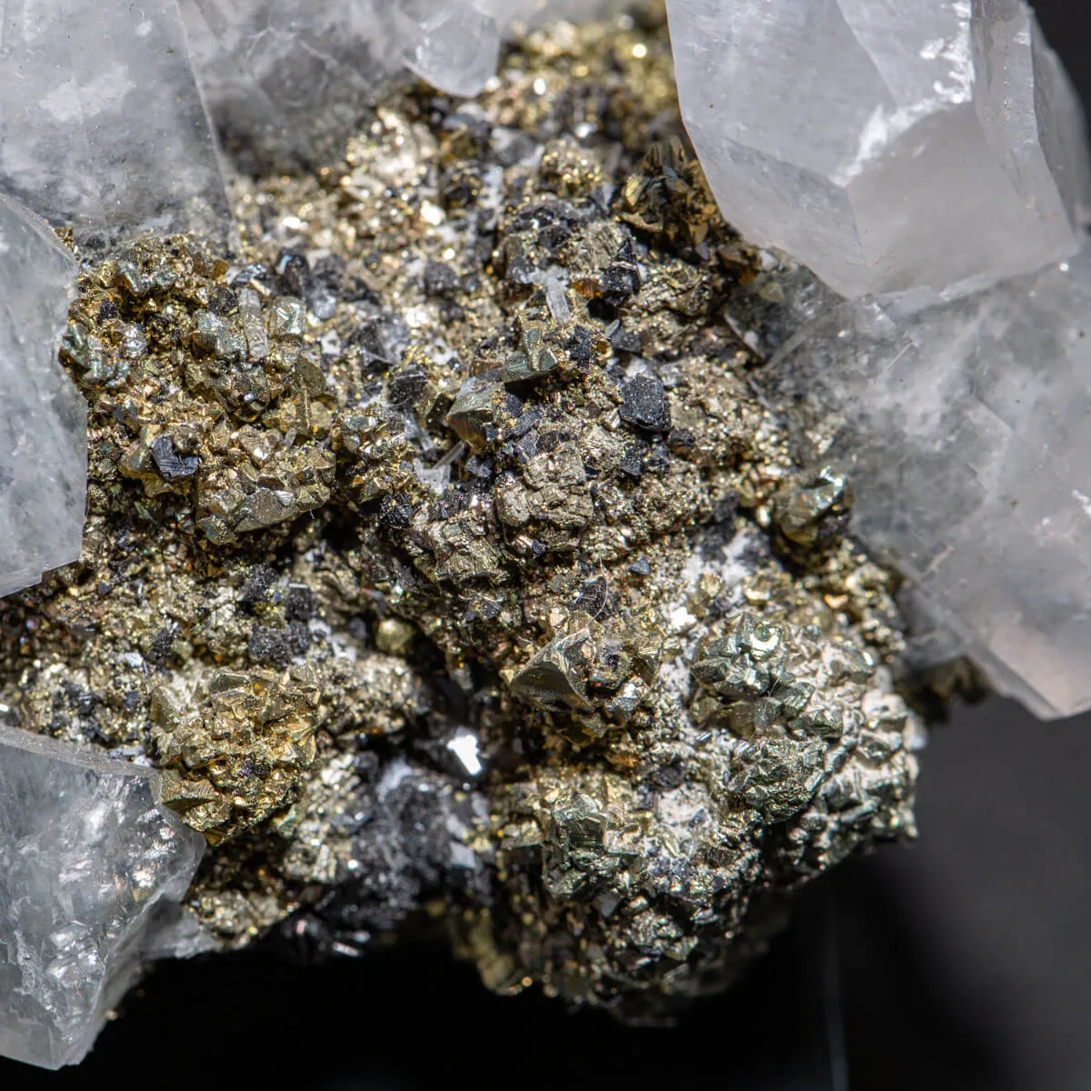 Calcite esagonale su pirite – Rara formazione