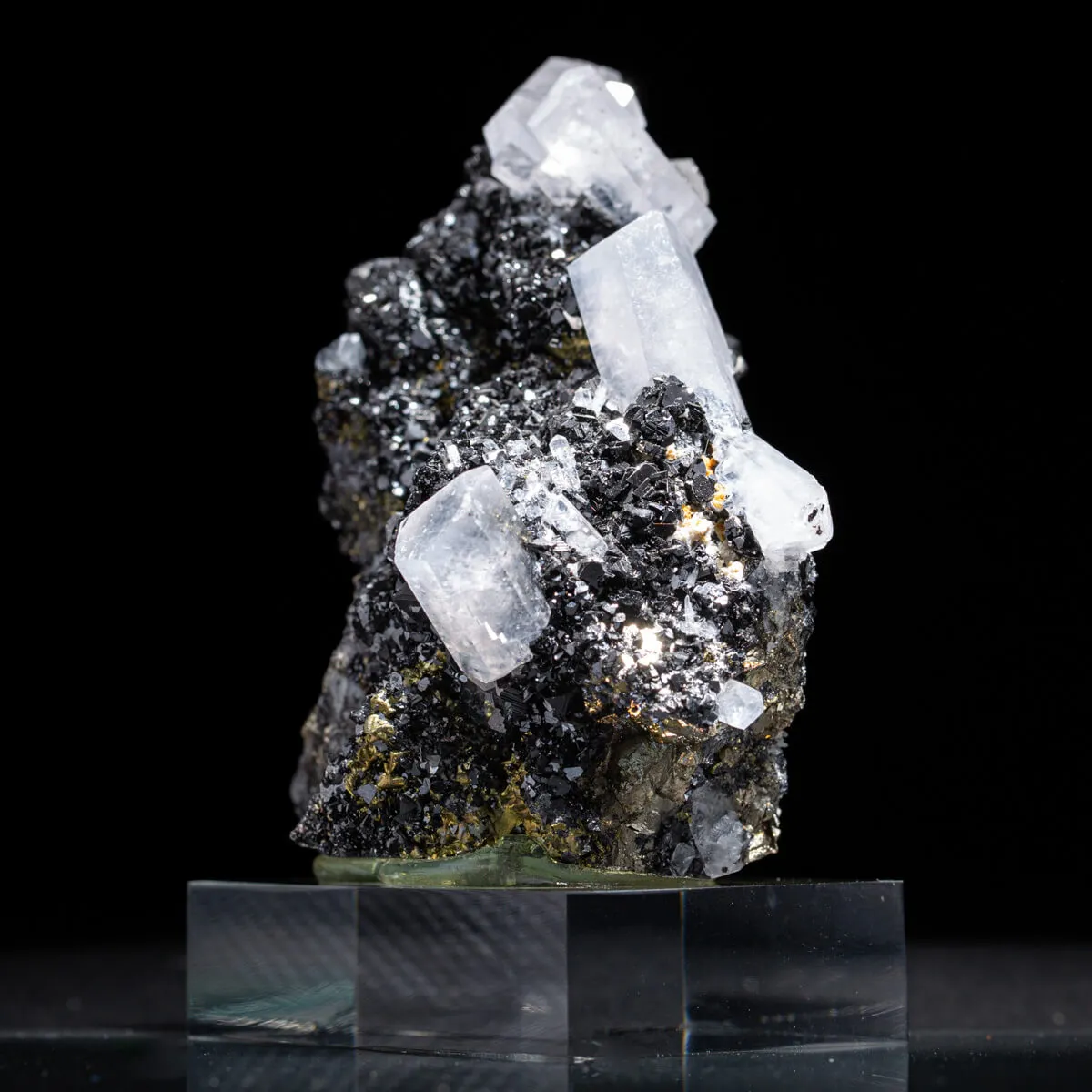 Cristalli esagonali di Calcite su Pirite e Sfalerite