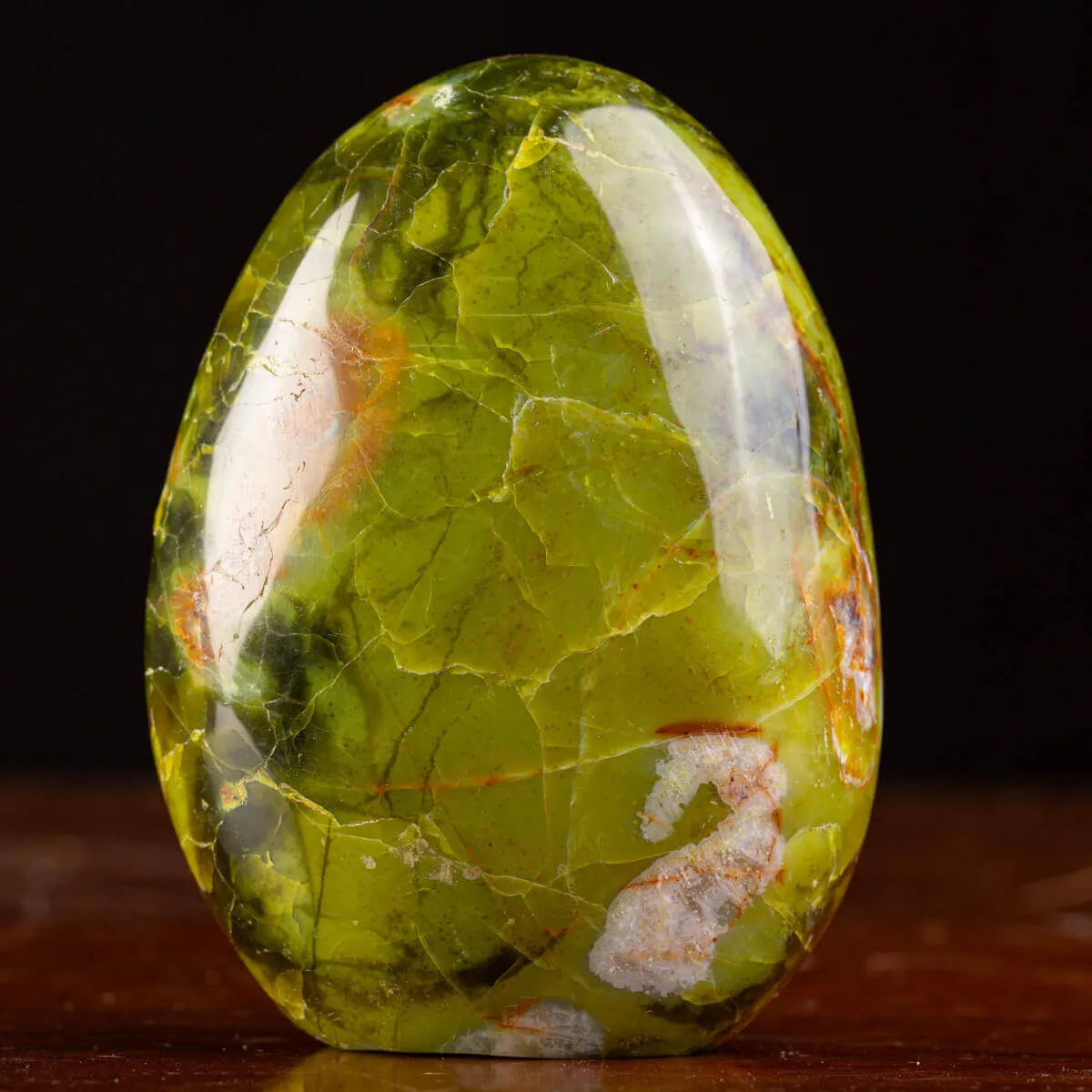 Serpentina: La Pietra dell'Equilibrio e dell'Apertura Spirituale.