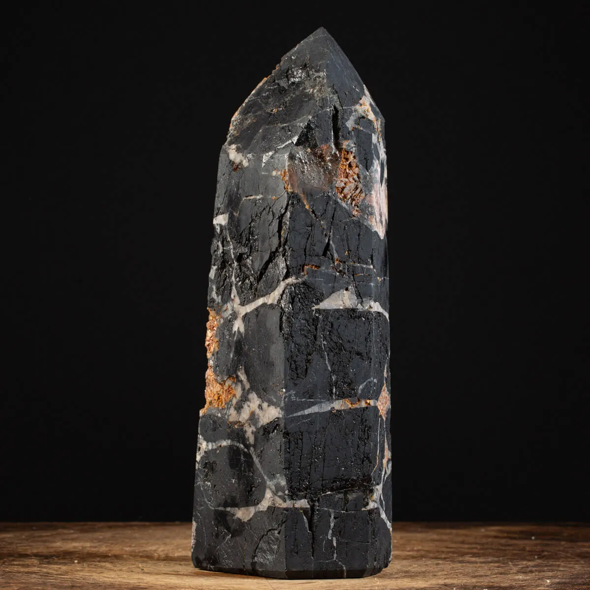 Maestoso Obelisco in Tormalina nera