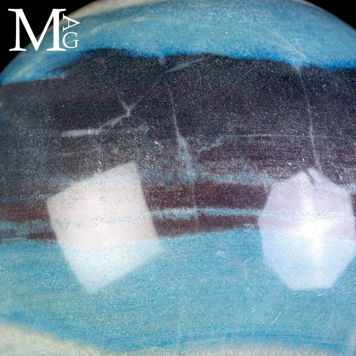 Grande Sfera in Trolleite Naturale – Elegante Cromia.