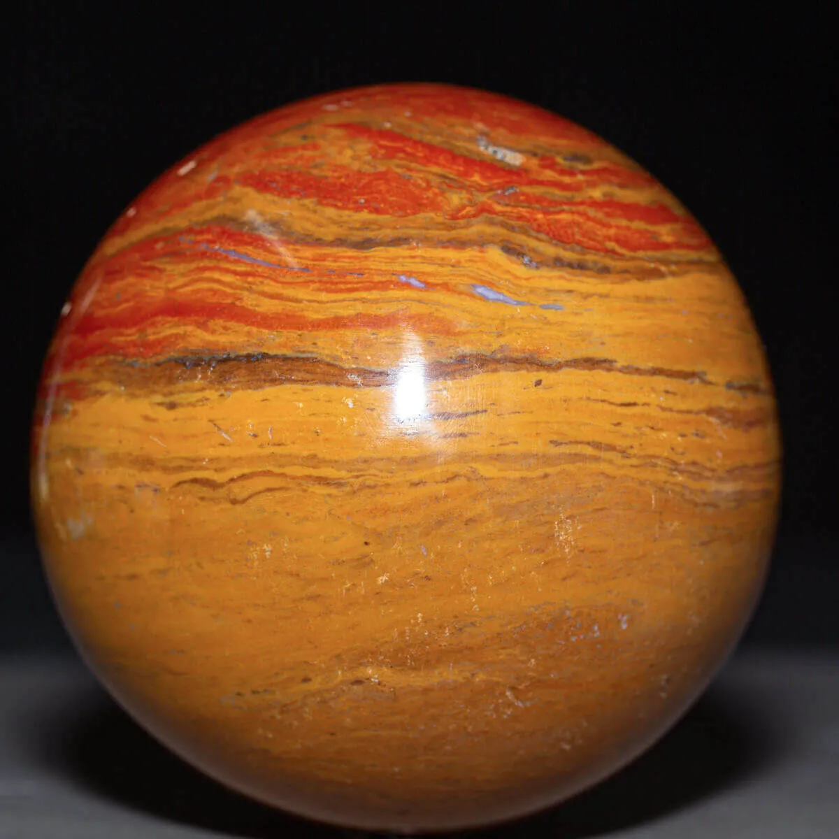 Sfera in Diaspro Rosso del Madagascar.