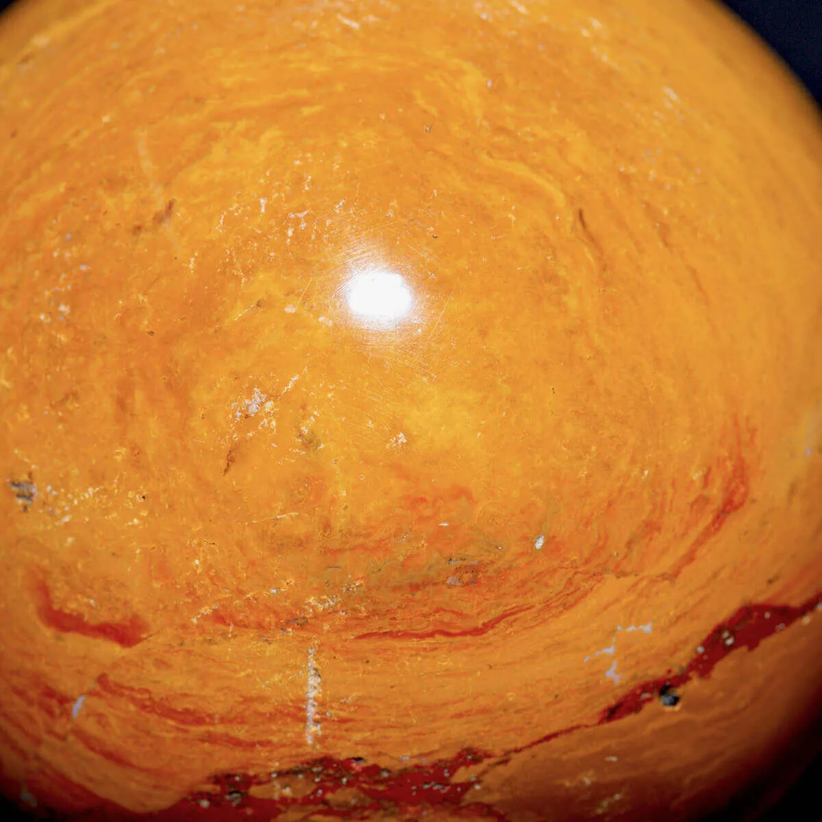 Sfera in Diaspro Rosso del Madagascar.