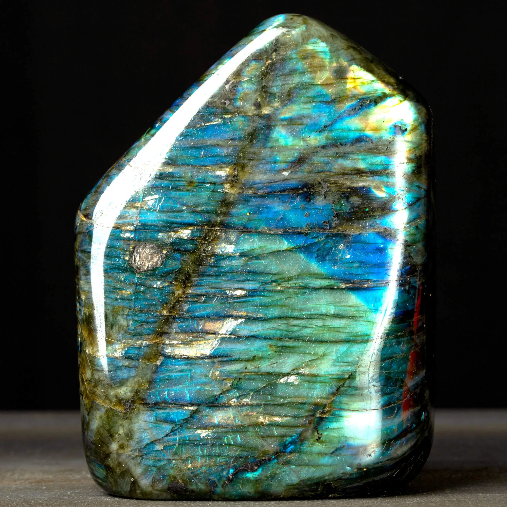 Labradorite: esplosione di luce.
