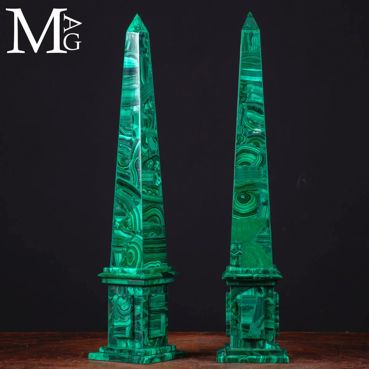 Coppia di Obelischi Ornamentali in Malachite Naturale a Mosaico