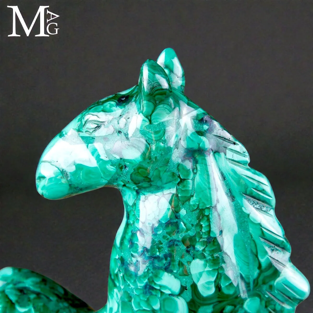 Cavallo scolpito in malachite – Scultura ornamentale.