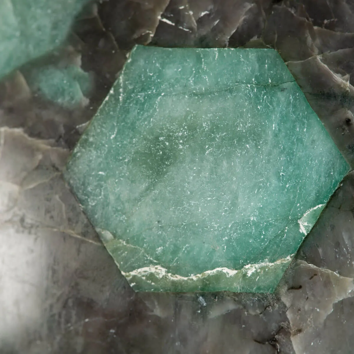 Sfera di Smeraldo Naturale Cristalli Esagonali