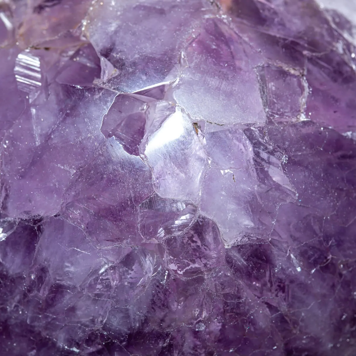 Sfera di Ametista Intagliata – Energia, Bellezza e Storia Antica.