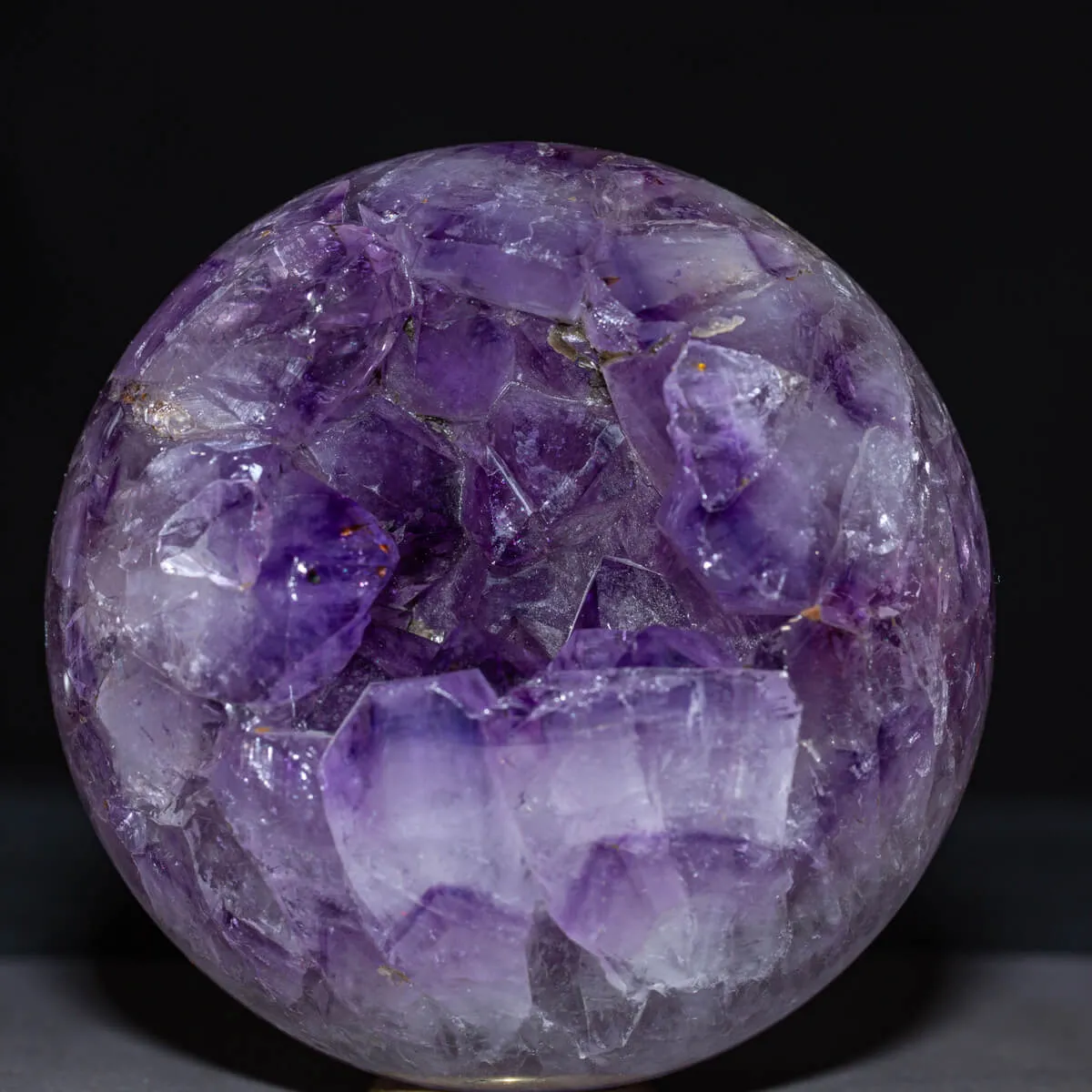 Sfera di Cristalli di Ametista Intagliata da Geode.