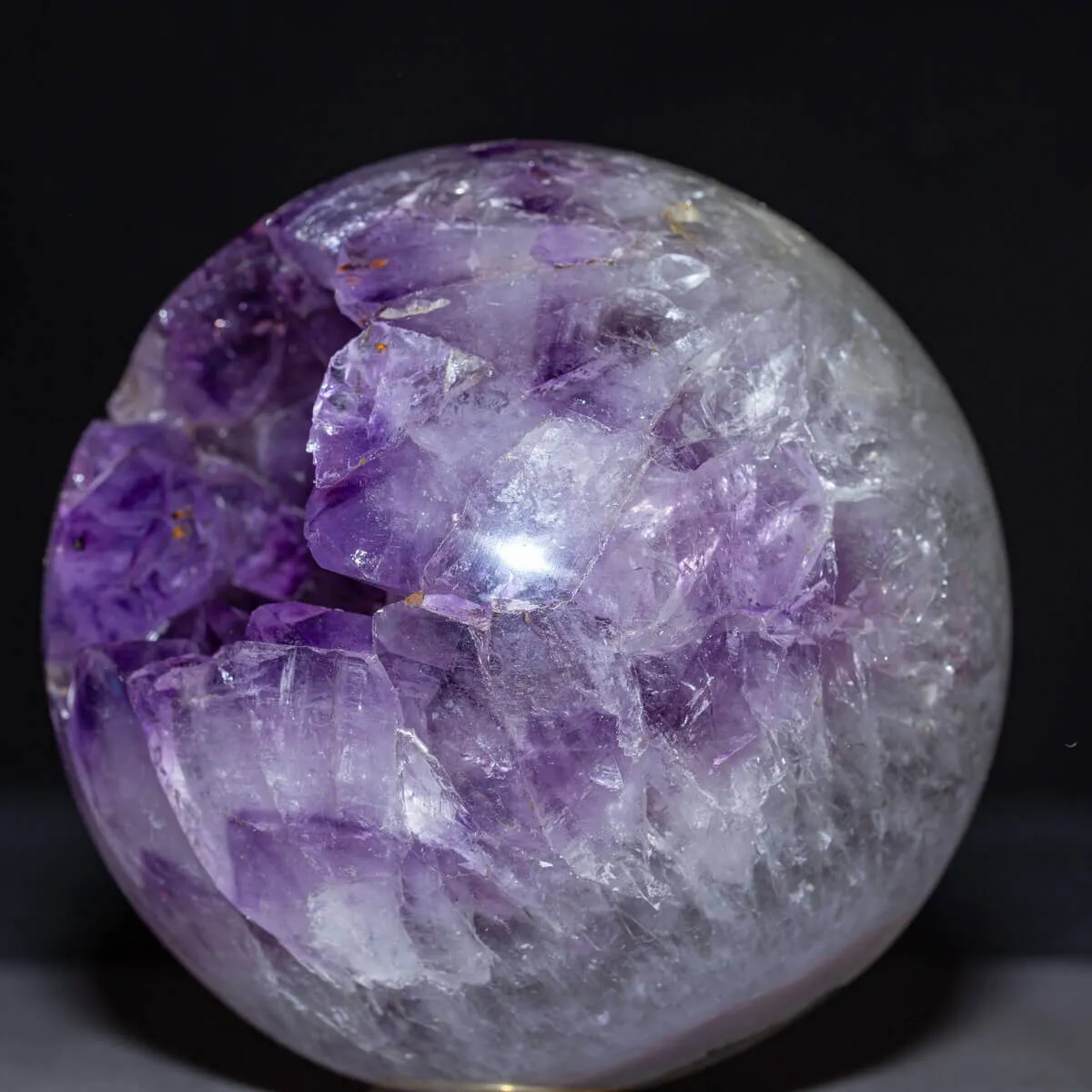Sfera di Cristalli di Ametista Intagliata da Geode.