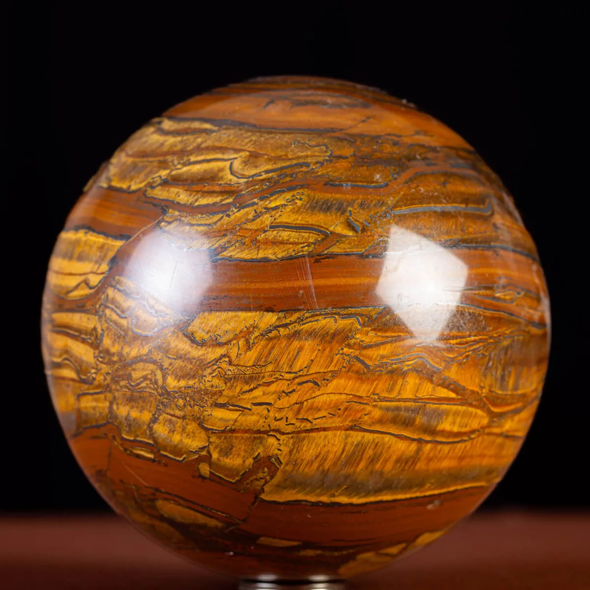 Sfera in Tiger Iron Intagliata.