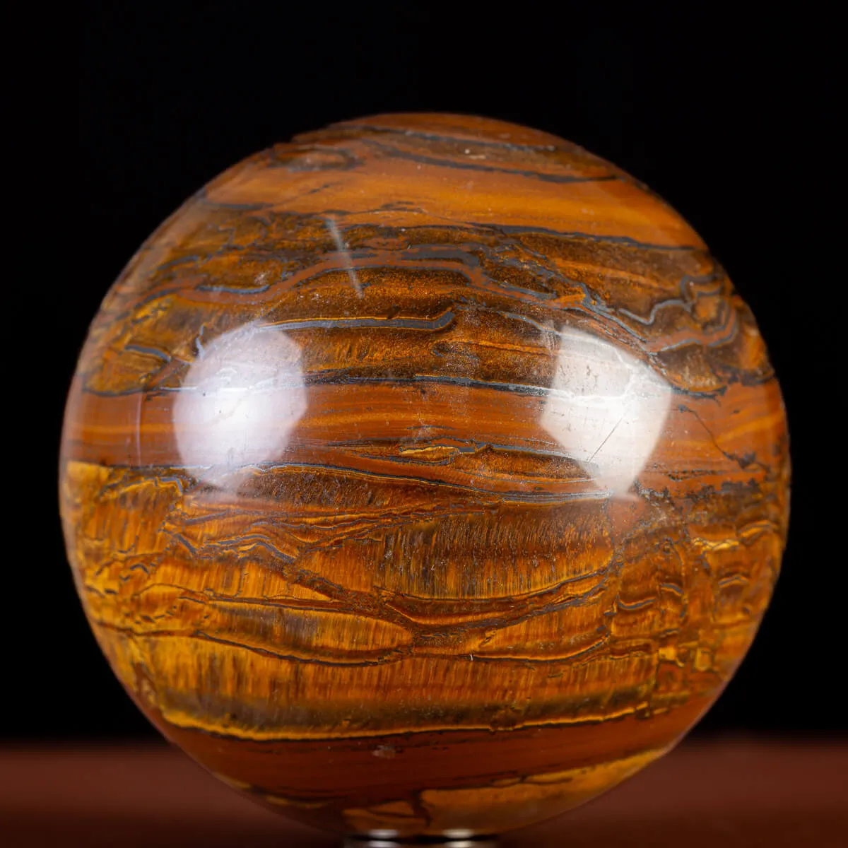 Sfera in Tiger Iron Intagliata.