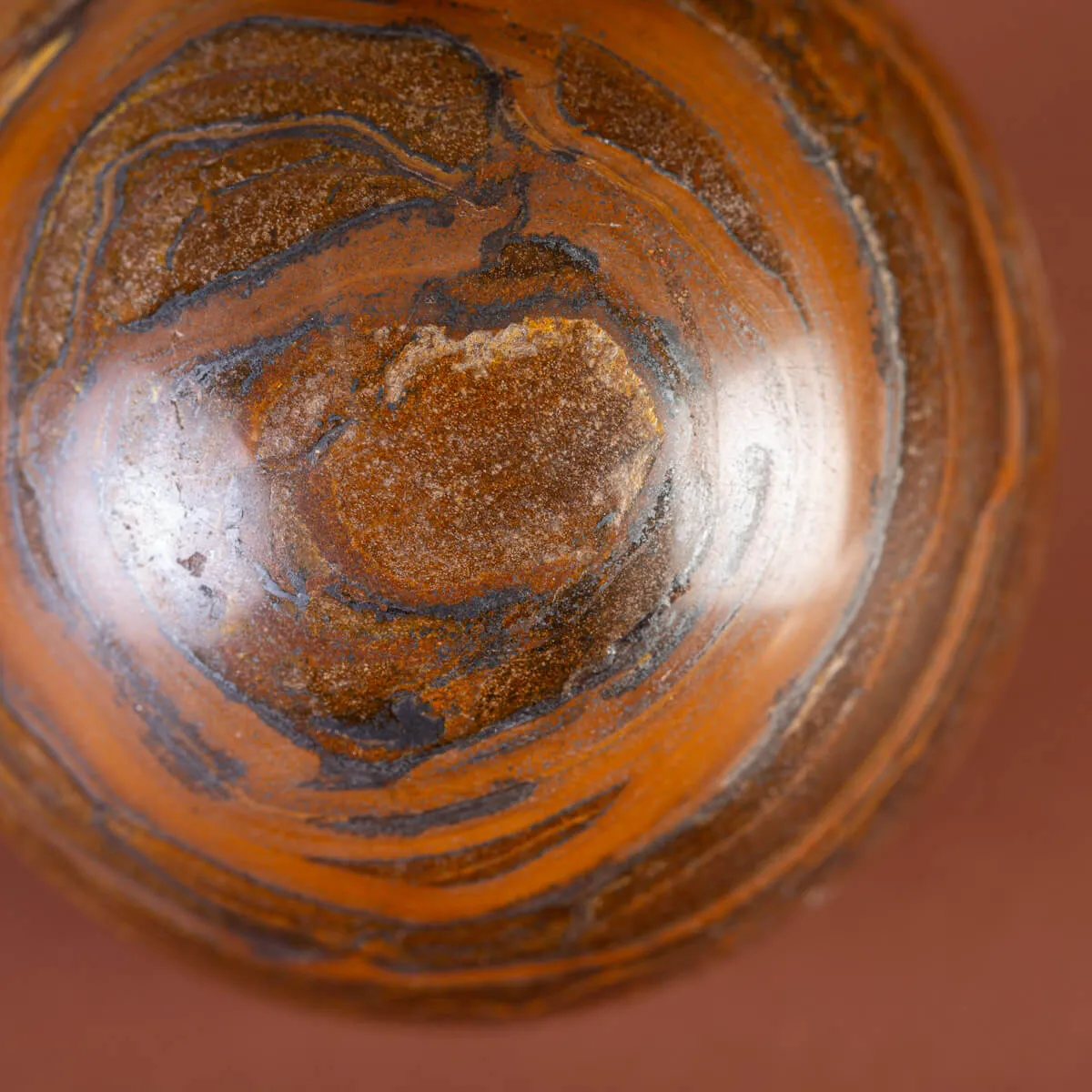 Sfera Naturale in Tiger Iron.