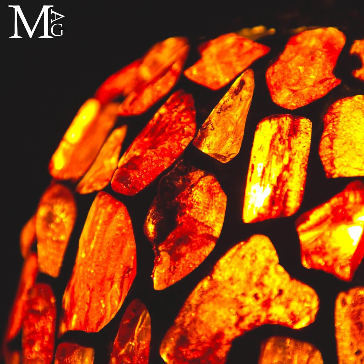 Lampada in ambra fossile – stile Tiffany.