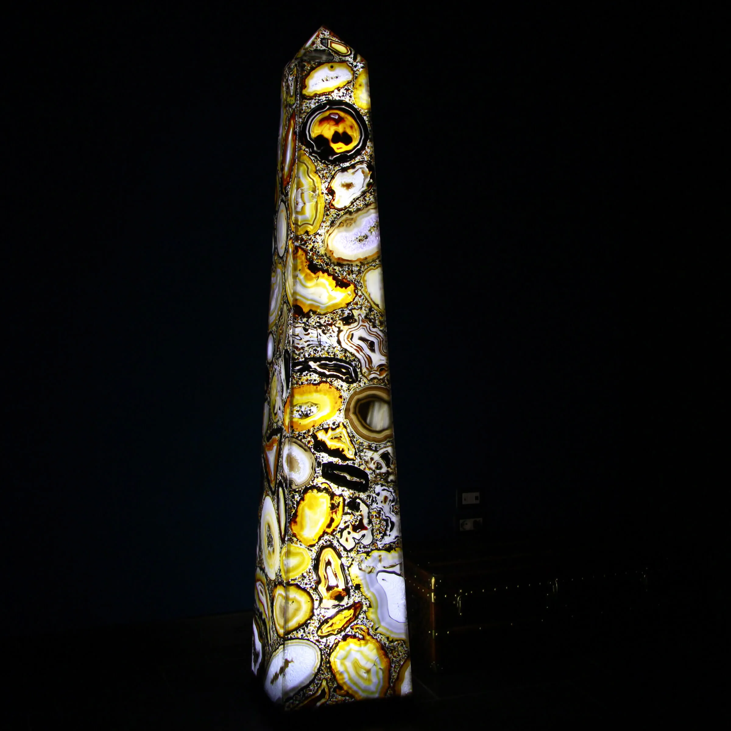 Obelisco Lampada Agata