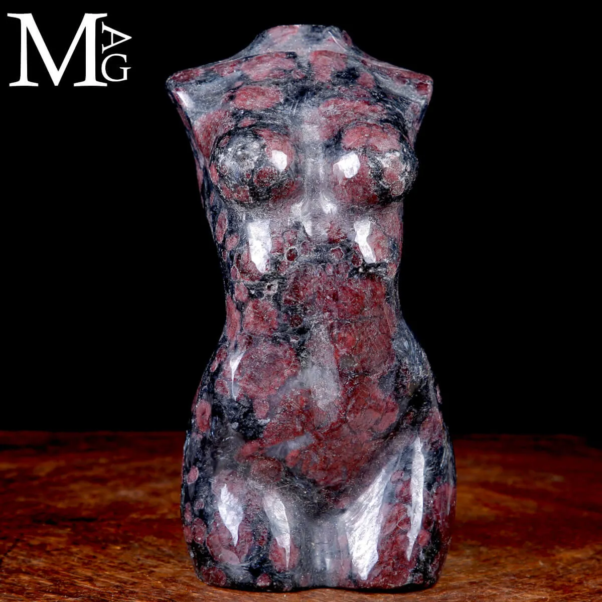 Scultura Corpo Femminile – Busto in Scisto con Granati