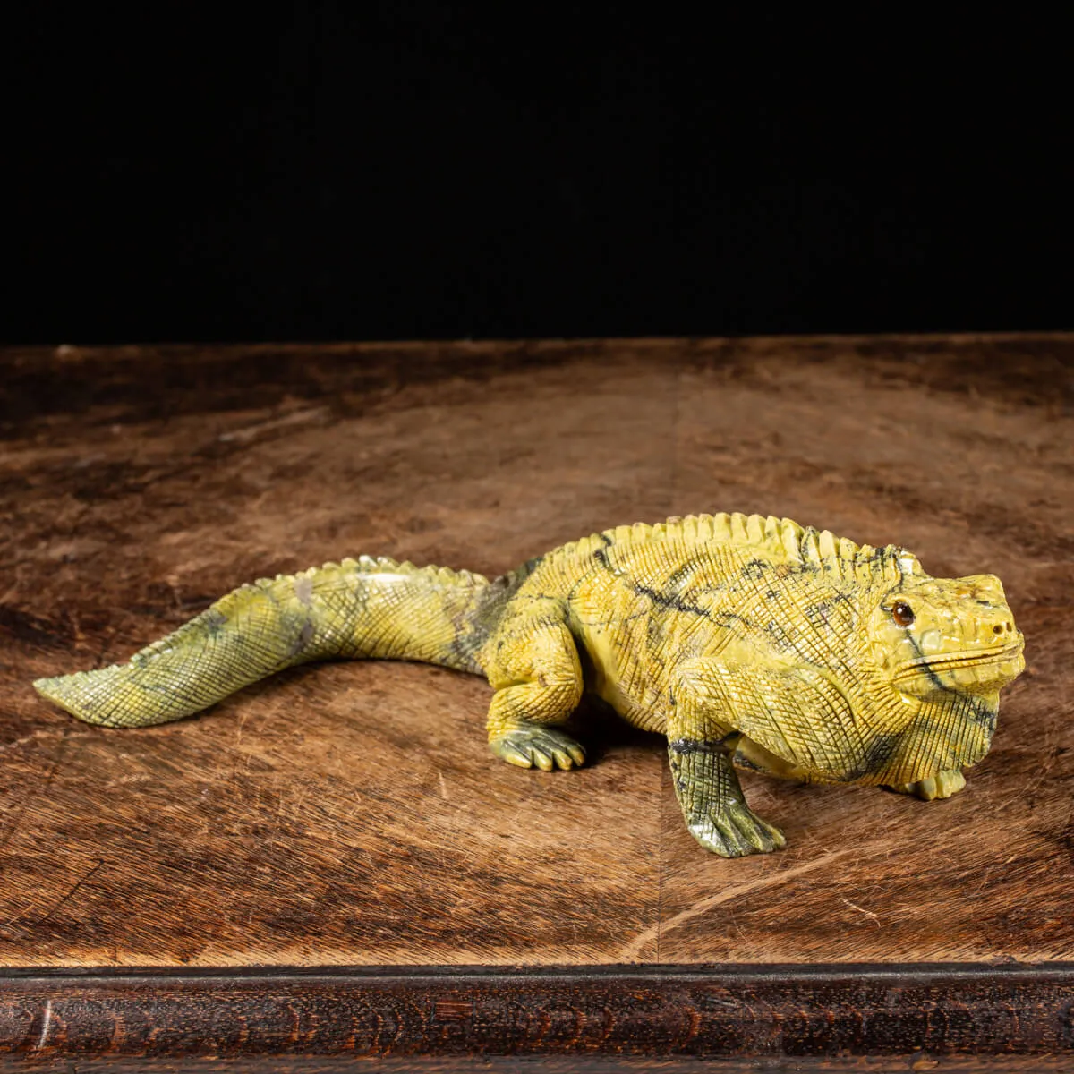Statua Iguana In Gruppo Serpentino